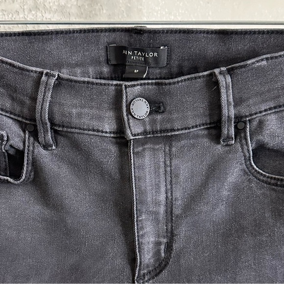 Ann Taylor The Skinny Light Washed Black Denim Lace-Hem Ankle Jeans, Size 8P - Picture 3 of 11